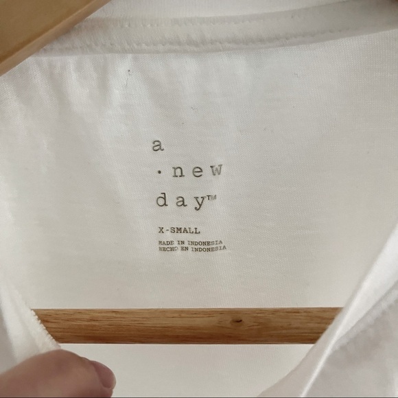 A New Day Muscle Tee - Picture 3 of 4